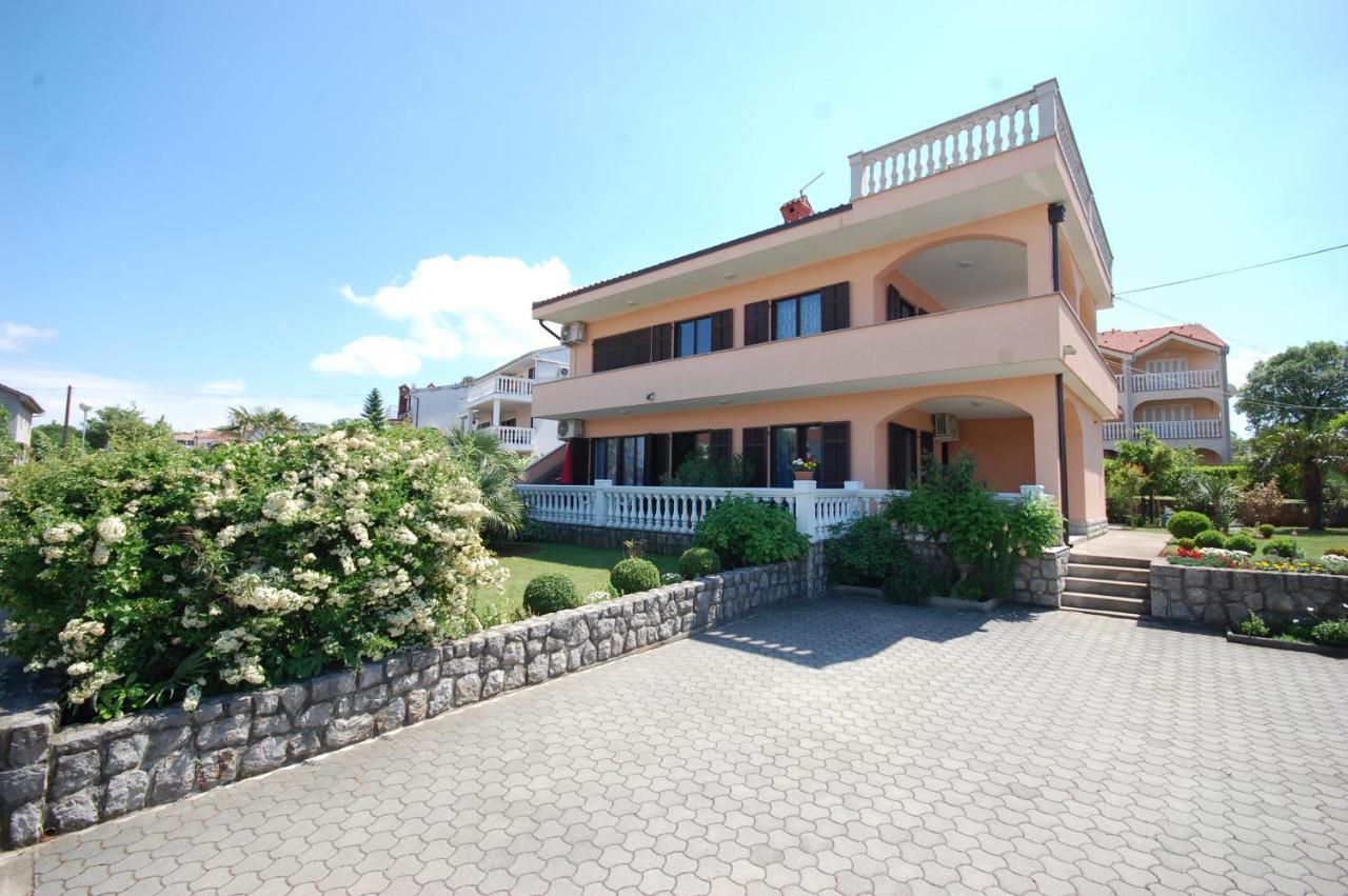 Apartments Andrea By El-Pi Tours Njivice Exteriör bild